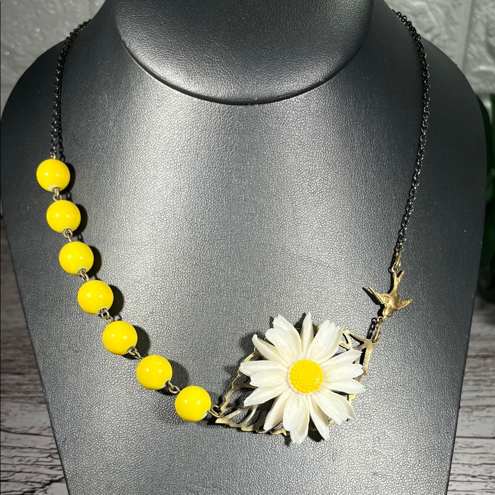 Elegant Floral Necklace with Yellow Beads